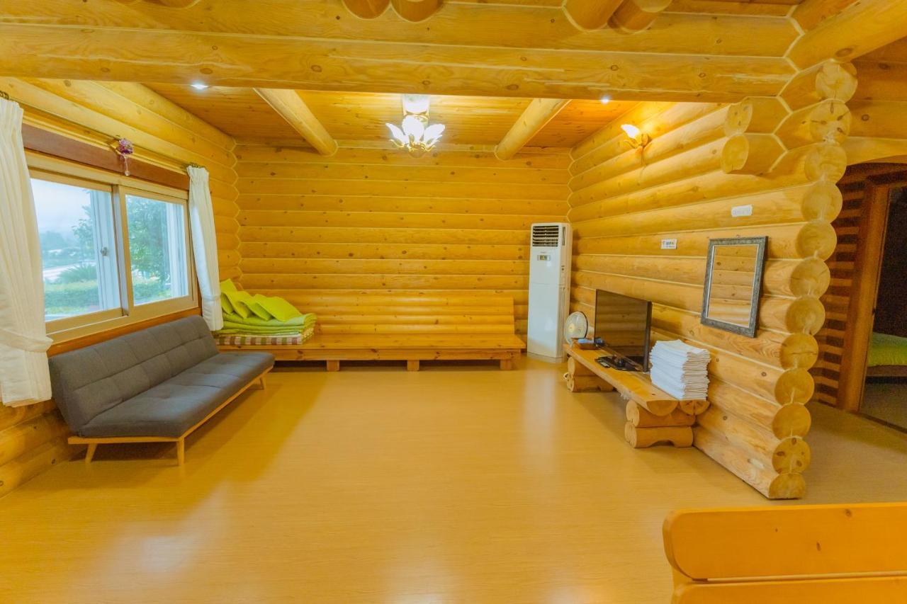 Jungmun Log Pension & Resort Согвипхо Экстерьер фото