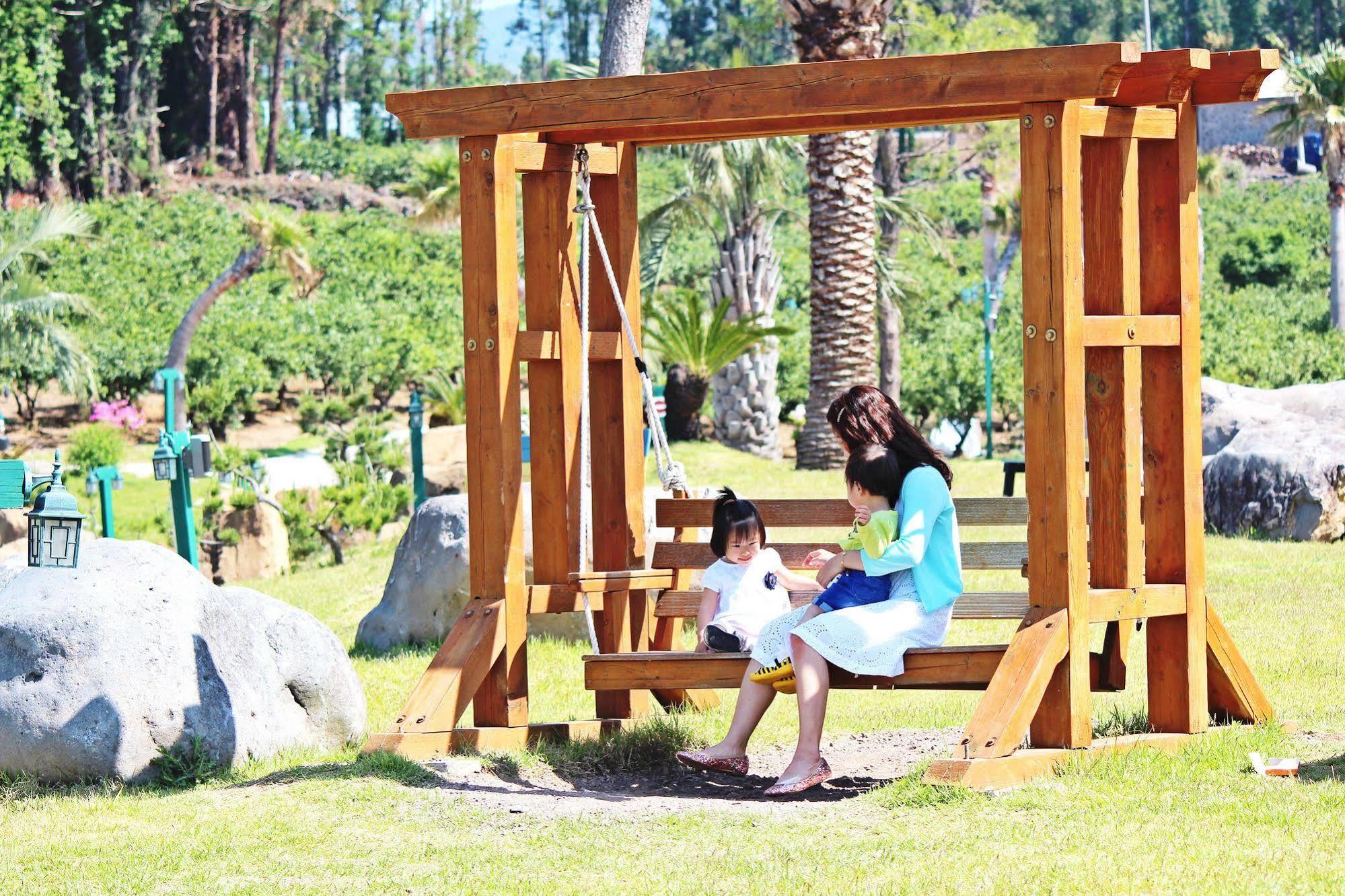 Jungmun Log Pension & Resort Согвипхо Экстерьер фото